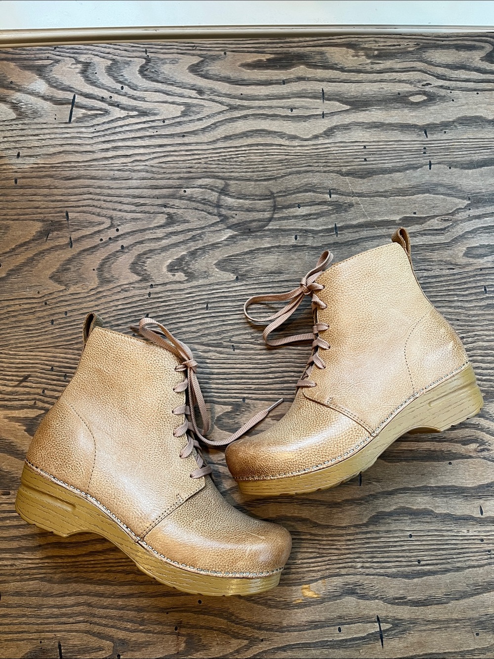 Dansko Sigourney tan clog lace up boot leather size 8.5-9